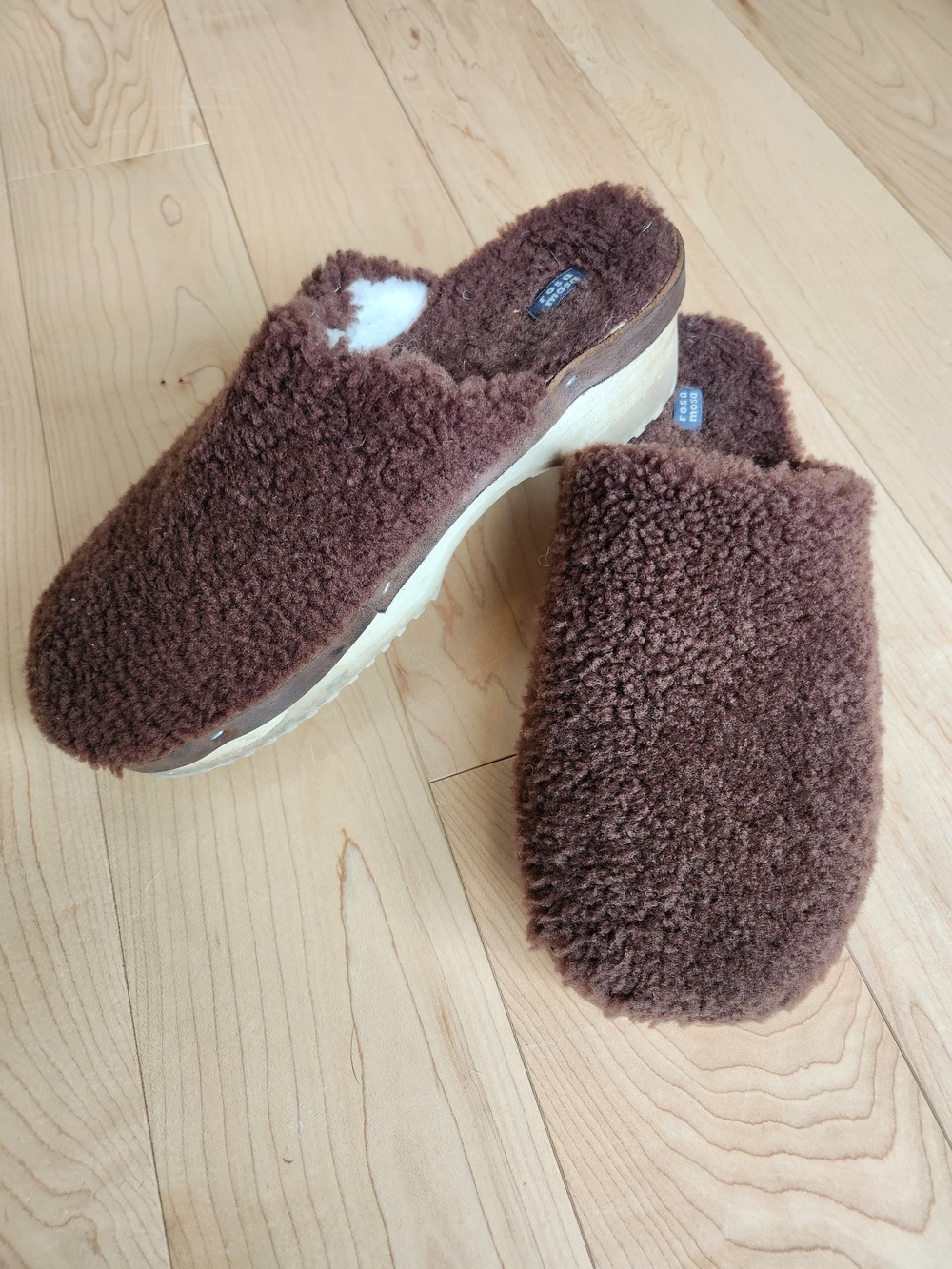 Rosa Mosa Teddy Cozy Brown Fuzzy Slip-On Clogs - Picture 2 of 5